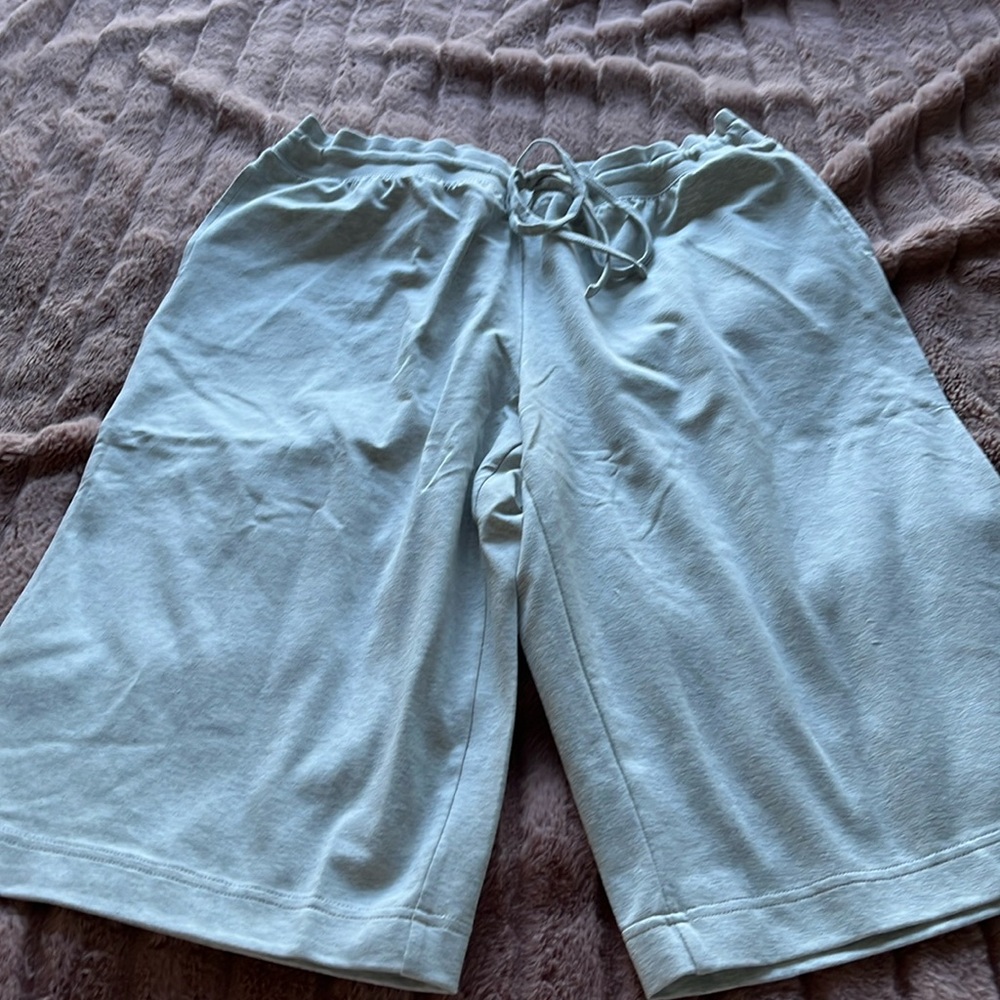 Gray long sweat shorts, size L